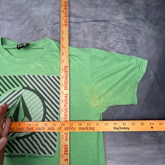 Vintage Volcom Graphic T-Shirt Mens Medium Green Y2K Skater Streetwear 0395 - Picture 6 of 7